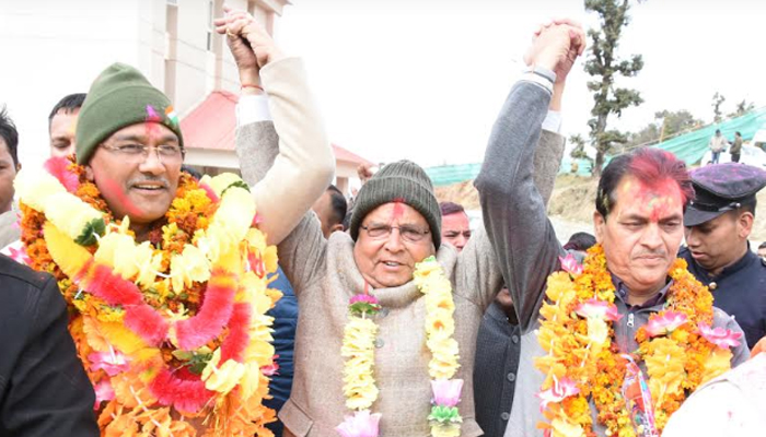 गैरसैंण राजधानी की घोषणा पर जश्न, सीएम रावत ने कैबिनेट सहयोगियों संग खेली होली