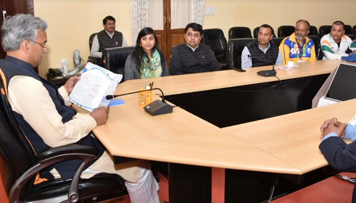cm trivendra singh rawat meets sportsperson