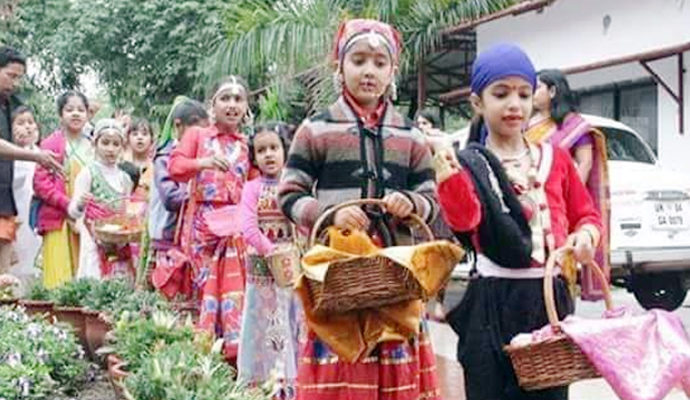 फूल देई, छम्मा देई… आज अपना लोकपर्व मना रहा उत्तराखंड, CM ने दी शुभकामनाएं