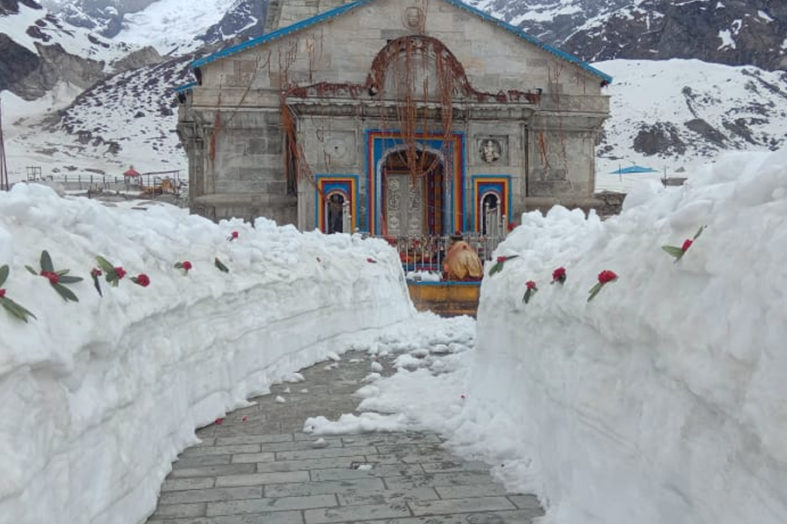 10 दिन बाद खुलेंगे केदारनाथ के कपाट, बर्फ काटकर बने रास्ते की खूबसरत तस्वीरें देखिए