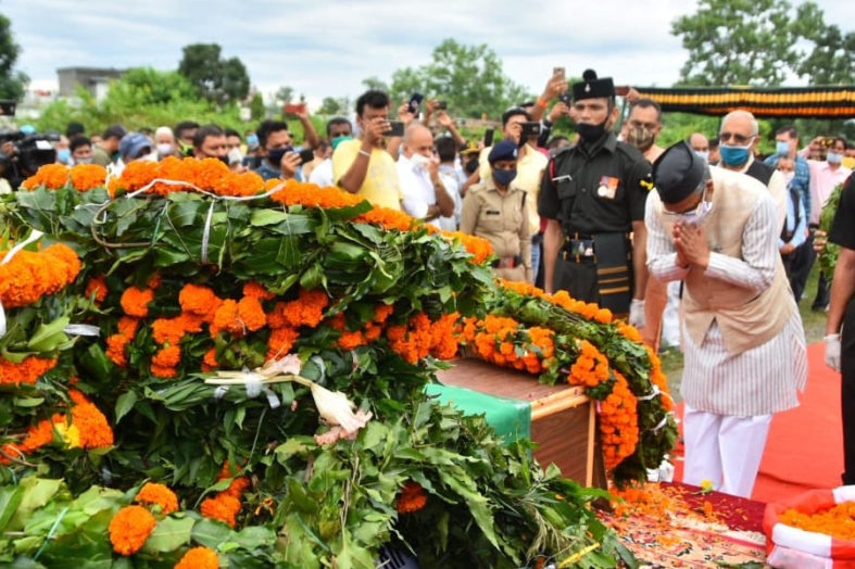 शहीद राजेंद्र सिंह नेगी को अंतिम विदाई दे रहा उत्तराखंड, सीएम त्रिवेंद्र बोले, पत्नी को देंगे सरकारी नौकरी