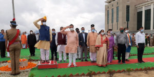 सीएम त्रिवेंद्र ने गैरसैंण के भराड़ीसैंण विधानसभा भवन में फहराया तिरंगा, कई योजनाओं की सौगात