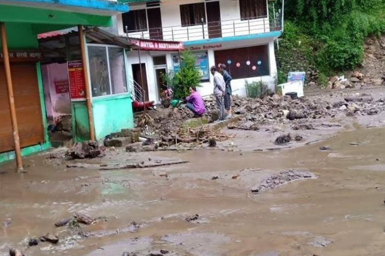 VIDEO: केदार घाटी में रात भर भारी बारिश, घरों-दुकानों में घुसा मलबा, आपदा की यादें हुईं ताजा