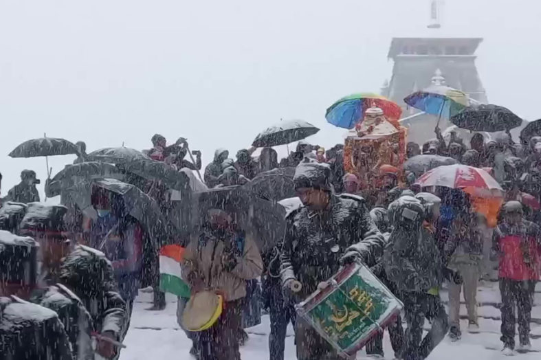 केदारनाथ मंदिर के कपाट शीतकाल के लिए बंद, योगी आदित्यनाथ और सीएम त्रिवेंद्र रहे मौजूद