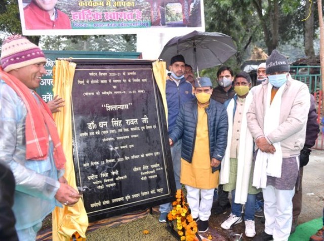 डाॅ. धन सिंह रावत ने किया अनेक योजनाओं का एलान, 32 करोड़ की लागत से बना धारीदेवी मंदिर