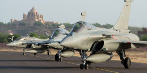 भारत-फ्रांस की वायुसेना ने Rafale विमान के साथ किया युद्धाभ्यास, CDS जनरल रावत भी हुए शामिल