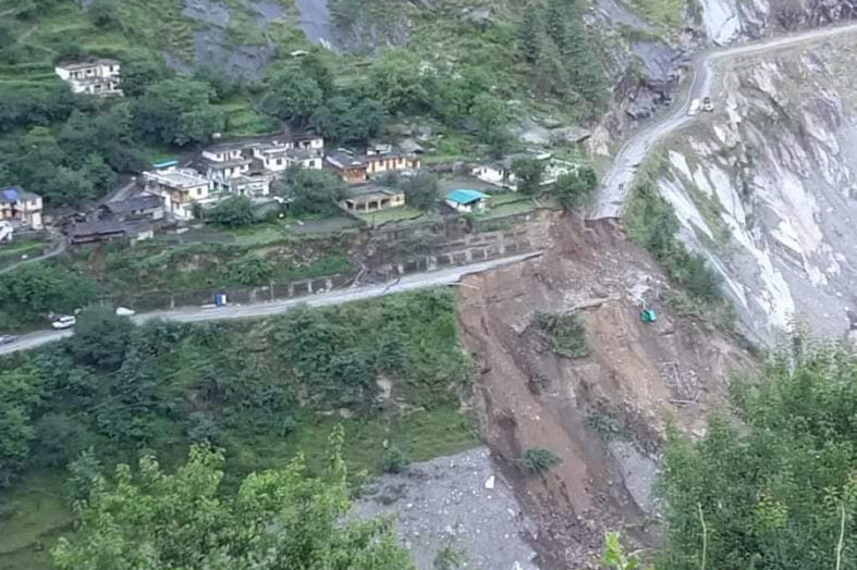 आह! दरक रहे रैणी से गौरा देवी की ‘स्मृतियों का विस्थापन’