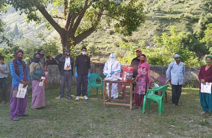 जरूरतमंदों तक पहुंच रही स्वामी वीरेंद्रानंद की सत्कर्मा कोविड आर्मी, धारचूला-मुनस्यारी के दुर्गम इलाकों में लोगों को मिल रही दवाएं