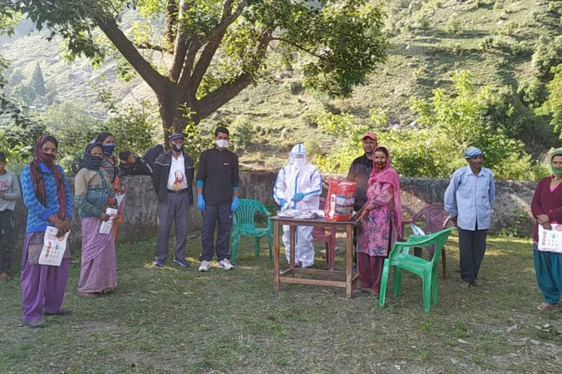 जरूरतमंदों तक पहुंच रही स्वामी वीरेंद्रानंद की सत्कर्मा कोविड आर्मी, धारचूला-मुनस्यारी के दुर्गम इलाकों में लोगों को मिल रही दवाएं