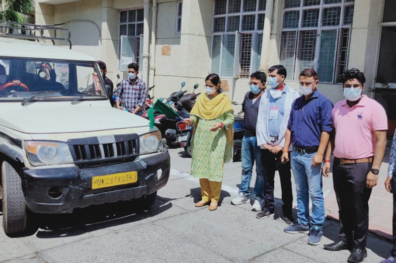 वैक्सीनेशन अभियान में महापौर बनीं बुजुर्गों का सहारा, सुरक्षा रथ के जरिए गांवों में होने लगा टीकाकरण