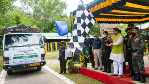 सीएम पुष्कर धामी ने प्रादेशिक सेना के एडीजी मेजर जनरल गुलाब सिंह रावत द्वारा दी गई कोविड राहत सामग्री को रवाना किया