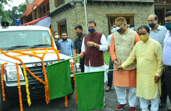 हंस फाउंडेशन के संस्थापक भोले जी महाराज के जन्मदिन पर उत्तराखंड को मिली 30 एंबुलेंस, सीएम धामी ने किया फ्लैग ऑफ