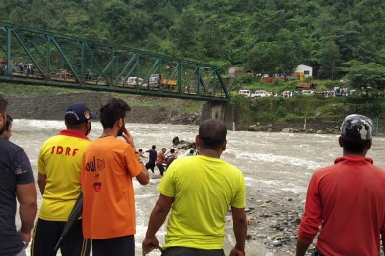 बाढ़ में फंसी हो जान या पत्थर गिर रहे हों… उत्तराखंड में 24 घंटे मदद पहुंचा रहे SDRF के जवान