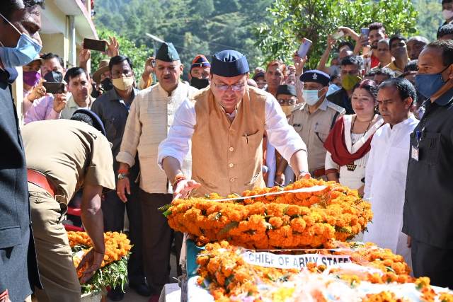 सियाचिन में शहीद पौड़ी के जवान विपिन सिंह का पार्थिव शरीर पहुंचा घर, सीएम पुष्कर सिंह धामी ने दी श्रद्धांजलि