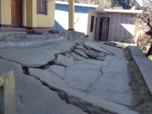 Landslides at five places in Uttarakhand and cracks in houses