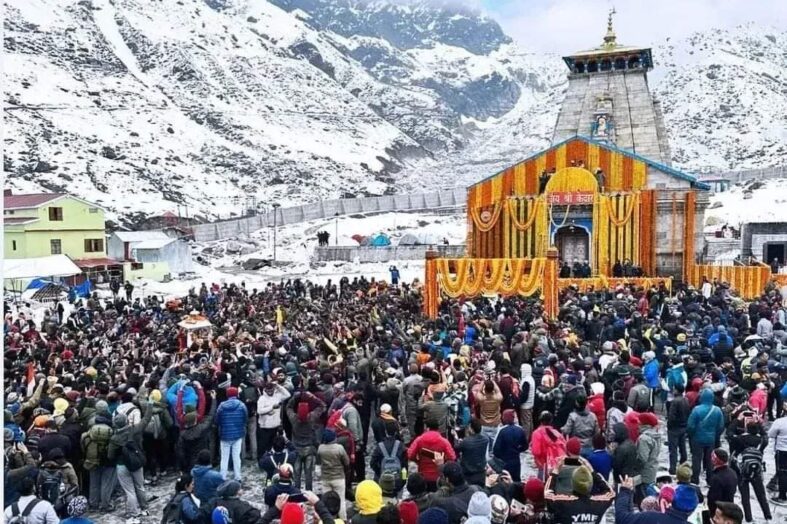 केदारनाथ मंदिर के अंदर मोबाइल ले जाने पर लगेगा प्रतिबंध, मंदिर समिति के अधिकारियों ने पुलिस को लिखा पत्र