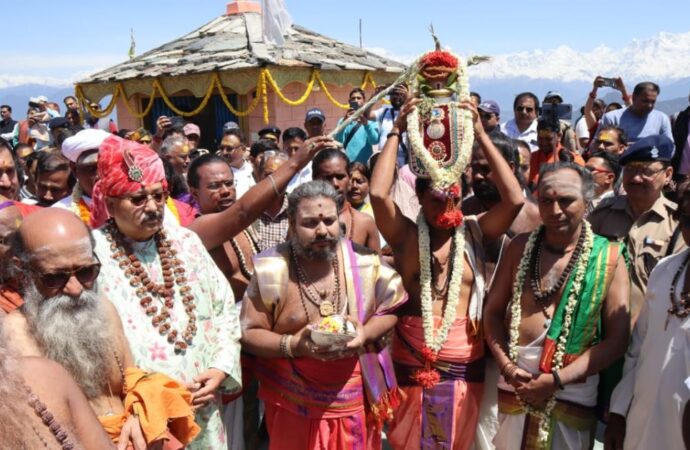 क्रौंच पर्वत में स्थित कार्तिकेय स्वामी मंदिर उत्तर भारत का एक मात्र मंदिर