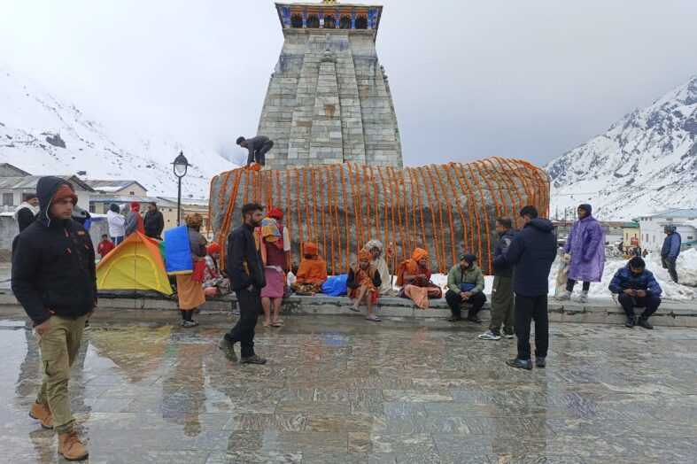 पहाड़ से मैदान तक बदला मौसम का मिजाज, चारधाम यात्रा करने वाले श्रद्धालु बरतें सावधानी