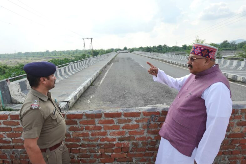 Satpal Maharaj ने मालन नदी पर टूटे पुल का किया निरीक्षण