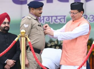 सीएम धामी ने 5 पुलिस अधिकारियों को मुख्यमंत्री सराहनीय सेवा के लिए किया सम्मानित, राज्यहित में की 13 घोषणाएं