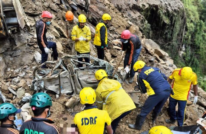 रुद्रप्रयाग के तरसाली में मलबे में दबे 5 लोग, एसडीआरएफ ने शवों को किया बरामद