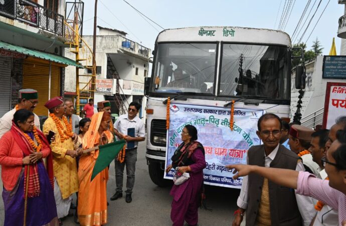 नई टिहरी से 34 यात्रियों का जत्था श्री बद्रीनाथ धाम के लिए रवाना