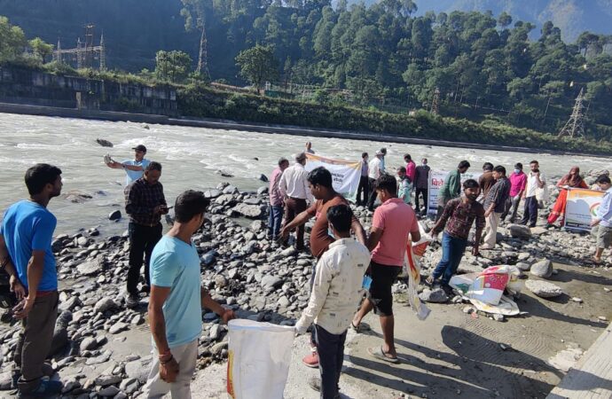 स्वच्छ नदियों और सुरक्षित भविष्य के लिए उत्तराखंड द्वारा जन आंदोलन का नेतृत्व