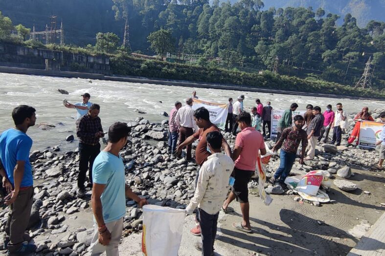 स्वच्छ नदियों और सुरक्षित भविष्य के लिए उत्तराखंड द्वारा जन आंदोलन का नेतृत्व