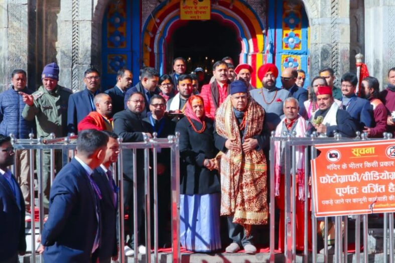 बाबा केदारनाथ के दर्शन कर अभिभूत हुए उप राष्ट्रपति, रूद्राभिषेक एवं जलाभिषेक कर देश की खुशहाली एवं जनकल्याण की कामना