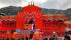 शुभ मुहूर्त पर खुले बद्रीनाथ के कपाट, बद्री विशाल के जयकारो से गूंजा धाम