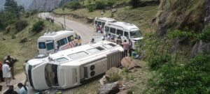 चारधाम यात्रा : गंगोत्री हाईवे पर श्रद्धालुओं का वाहन हुआ हादसे का शिकार, सभी यात्री सुरक्षित