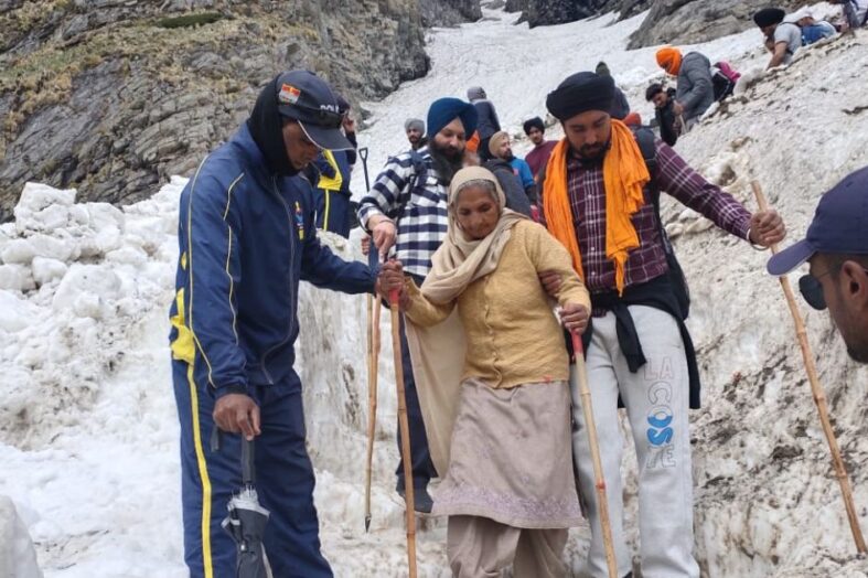 अटलाकोटी ग्लेशियर सुरक्षित पार कराकर 55,333 श्रद्धालुओं की मददगार बनी एसडीआरएफ