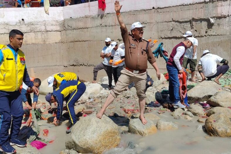 गंगोत्री धाम में चलाया गया स्वच्छता व जनजागृति अभियान, धाम को स्वच्छ रखने की दिलाई गई शपथ