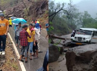 कोटद्वार पौड़ी हाईवे पर पहाड़ी दरकने से सड़क पर आया मलबा, मैक्स में एक आदमी के दबने से हुई मौत