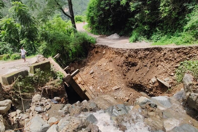 उत्तरकाशी जिले में बारिश ने मचाया कहर, दर्जनभर गांवों में हुआ भारी नुकसान