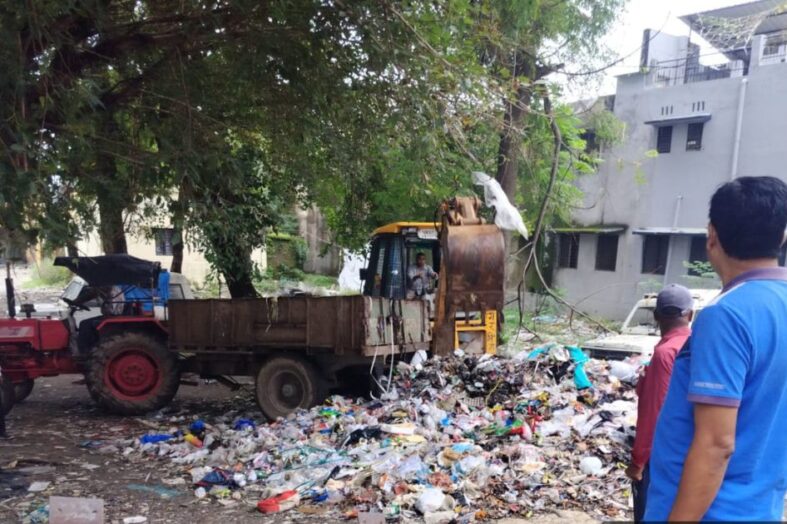 नगर निगम में व्यवस्था परिवर्तन का दिखने लगा असर, सार्वजनिक स्थल पर कूड़ा डालने वाले पर लगाया 01 लाख का अर्थदंड