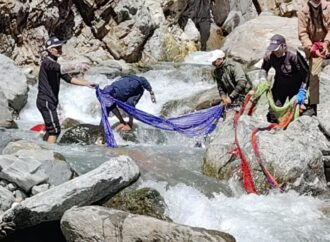 यमुना की जलधारा से एकत्रित किए 100 बोरे नए पुराने वस्त्र, 17 सितंबर से 2 अक्टूबर तक चलाया जा रहा है स्वछता अभियान