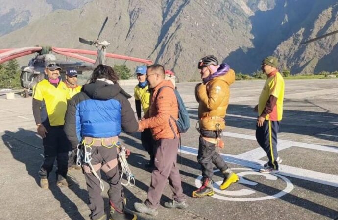 चौखंबा से विदेशी महिला पर्वतारोहियों का तीन दिन बाद सुरक्षित रेस्क्यू, वायु सेना के हेलीकॉप्टरों ने किया रेस्क्यू, यूएसडीएमए में बनी रणनीति