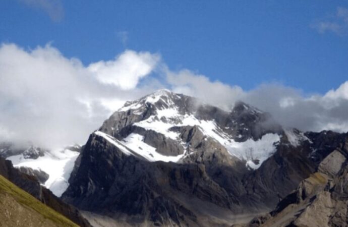 उत्तराखंड के बर्फ विहीन पर्वत पर्यावरणीय संकट की ओर बढ़ रहा है