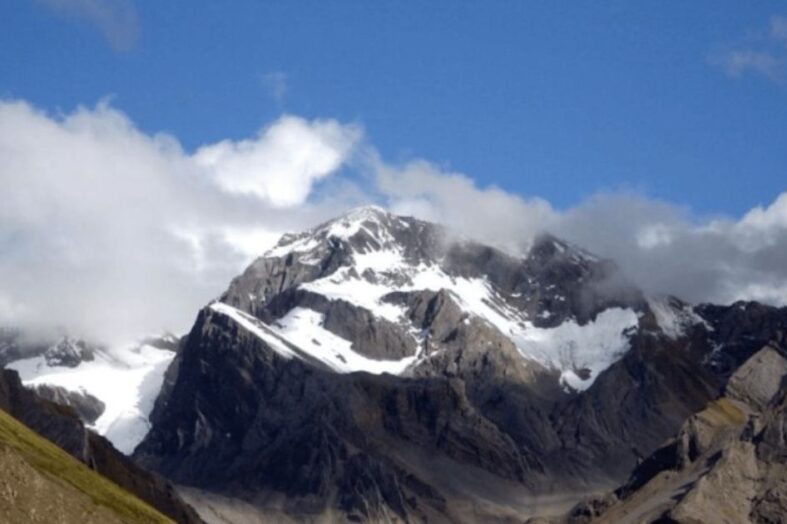 उत्तराखंड के बर्फ विहीन पर्वत पर्यावरणीय संकट की ओर बढ़ रहा है