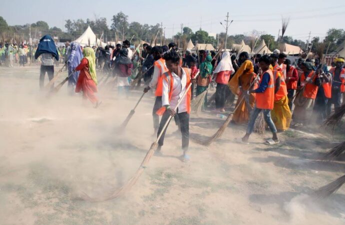 सीएम योगी ने दिए महाकुम्भ मेला क्षेत्र में स्वच्छता अभियान चलाने के निर्देश, महाकुम्भ में स्वच्छता के भी बने कई कीर्तिमान