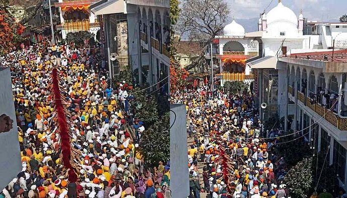 श्रीझंडे जी का हुआ आरोहण, उमड़ा आस्था का सैलाब, जयकारों से गूंजा दरबार साहिब