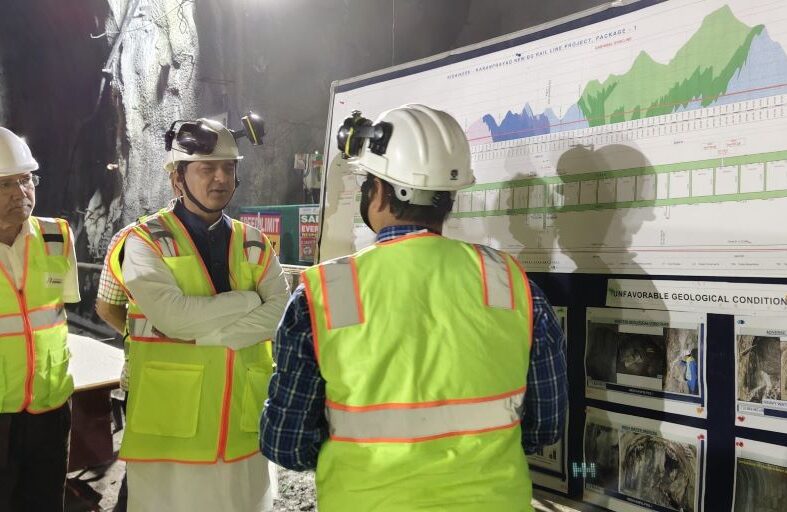 सांसद अनिल बलूनी ने किया महत्वाकांक्षी रेल परियोजना का निरीक्षण