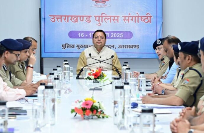 सीएम धामी ने विदेशी घुसपैठियों के खिलाफ दिए कठोर कार्यवाही करने के निर्देश