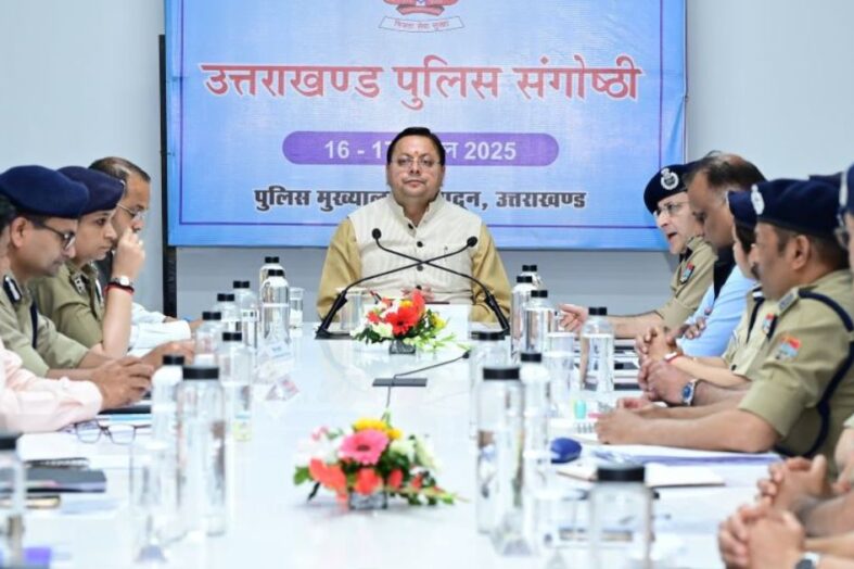 सीएम धामी ने विदेशी घुसपैठियों के खिलाफ दिए कठोर कार्यवाही करने के निर्देश