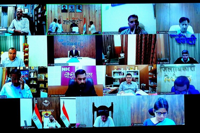 सीएम धामी ने चारधाम यात्रा की तैयारियों को लेकर जिलाधिकारियों के साथ की बैठक