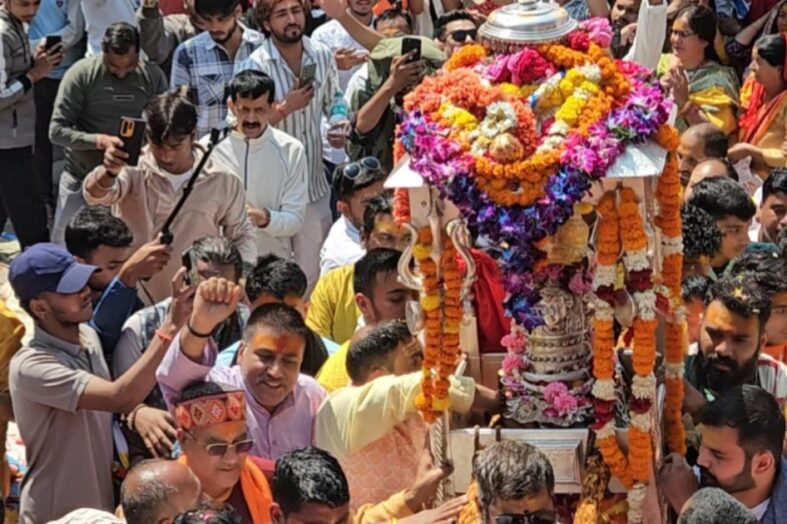 भगवान केदार की पंचमुखी डोली ने ऊखीमठ के श्री ओंकारेश्वर मंदिर से किया प्रस्थान