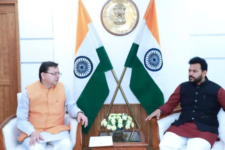 सीएम धामी ने केन्द्रीय नागरिक उड्डयन मंत्री से उत्तराखंड के कई मुद्दों पर की चर्चा