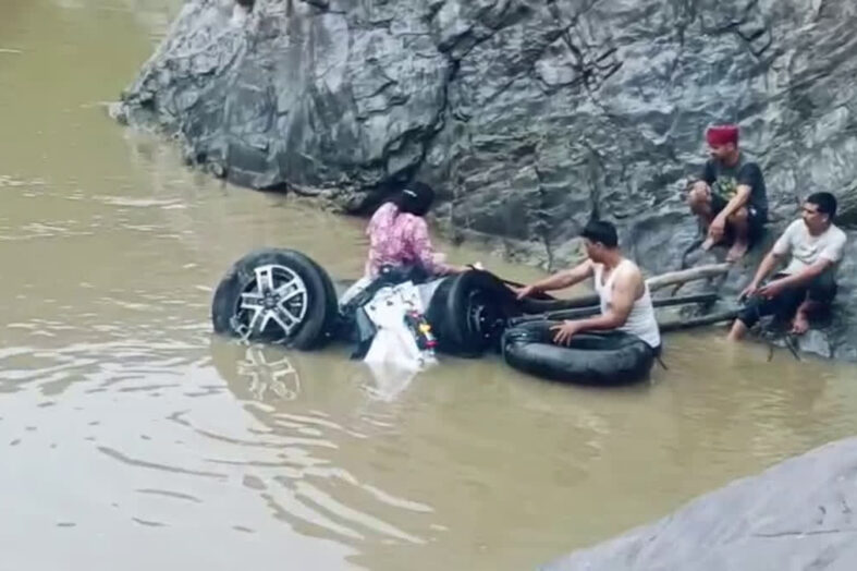 उत्तराखण्ड में चमोली में शादी में शामिल होने आये परिवार की कार अलकंनंदा में गिरी, पांच की मौत, एक गंभीर