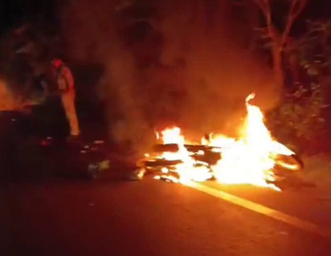 आपसी टक्कर के बाद बाइकों में आग लगने से दो की मौत, दो गंभीर